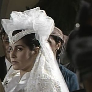 Maria de Fátima, em 1988, usou um arranjo de cabeça que ajuda a transmitir uma aura