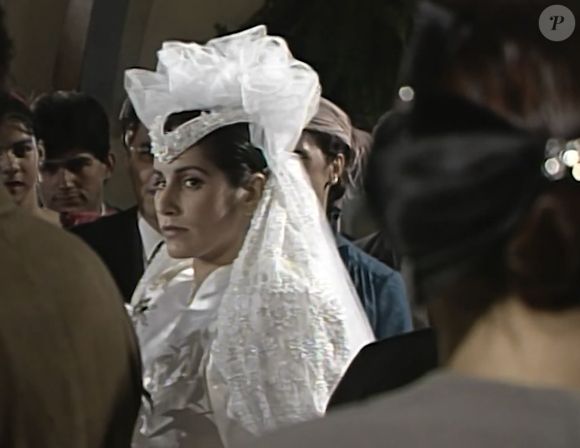 Maria de Fátima, em 1988, usou um arranjo de cabeça que ajuda a transmitir uma aura