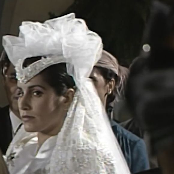 Maria de Fátima, em 1988, usou um arranjo de cabeça que ajuda a transmitir uma aura