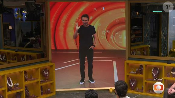 Tadeu Schmidt anuncia saída de Henri Castelli do BBB 26