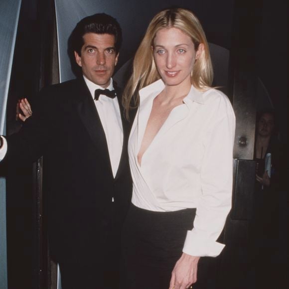 Carolyn Bessette se sentia sufocada pela fama, enquanto John F. Kennedy Jr. enfrentava desafios profissionais e cogitava carreira política