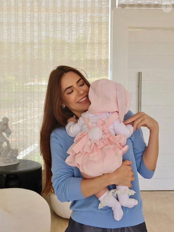 Jade Magalhães apareceu com a filha com Luan Santana em sua rede social