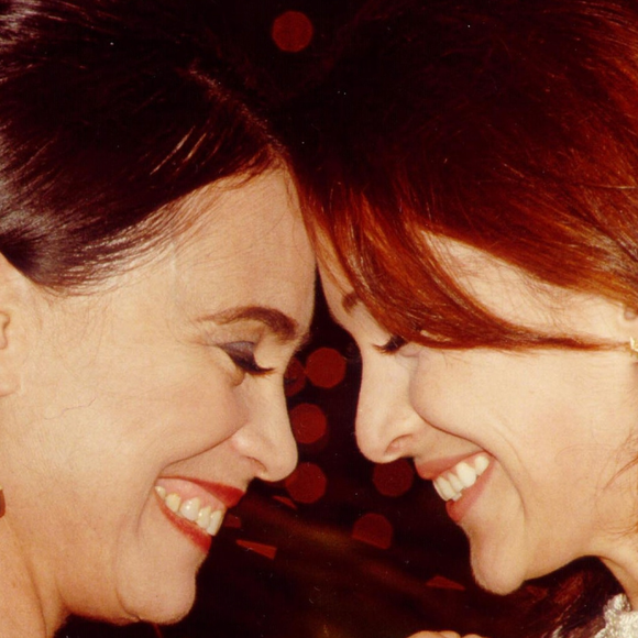 Encontrei na Natura dois perfumes dos anos 2000 relançados em edição limitada, e eles se tornaram meus favoritos por relembrarem o cheiro da minha mãe