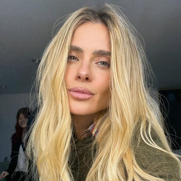 Carolina Dieckmmann disse que combinou com Alexandre Nero de tentar usar humor em cenas de 'Vale Tudo' com Leila e Marco Aurélio