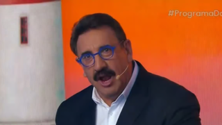 De novo… Ratinho dispara comentários homofóbicos em seu programa no SBT e ‘culpa’ novelas: ‘Mostrando homem beijando homem…’
