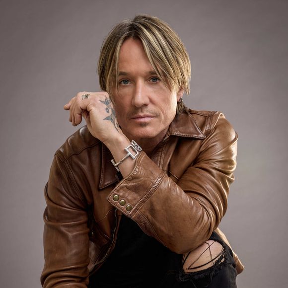 Astro country Keith Urban travou batalhas contra o vício em cocaína e o alcoolismo ao longo da carreira