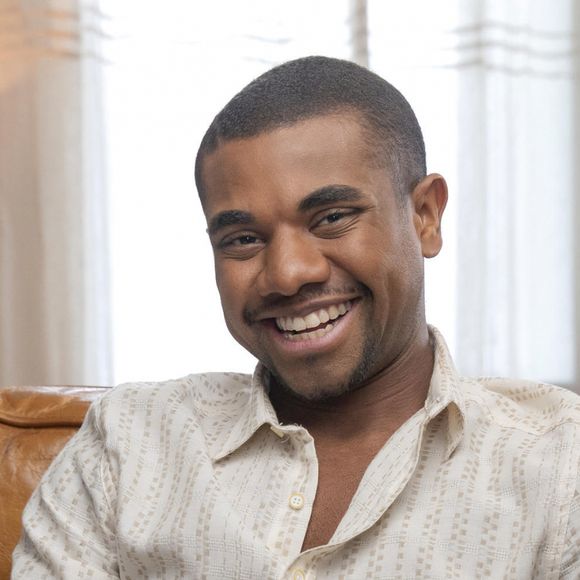 “Tudo que não tive na infância, vou dar ao meu filho”, afirma Davi Brito sobre paternidade.