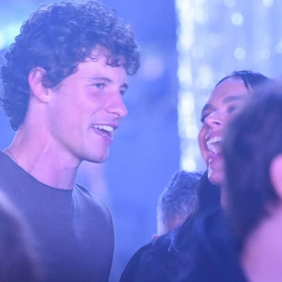 Bruna Marquezine e Shawn Mendes voltaram a ser vistos juntos no show de Dua Lipa, em novembro de 2025