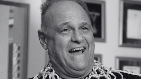 URGENTE! Aos 68 anos, morre Oscar Schmidt, irmão de Tadeu Schmidt, do 'BBB 26'; basquete perde uma de suas maiores lendas