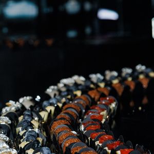 A mesa de doces da festa de Ticiane Pinheiro contou com cerca de duas mil unidades espalhadas pelo salão
