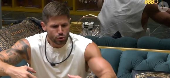Jonas causou polêmica no BBB 26 ao ironizar Babu durante conversa com outros brothers. Fora da casa, a atitude foi vista como desrespeitosa e gerou acusações de gordofobia