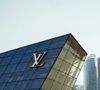 No processo, a Louis Vuitton alegou que o logotipo seria "idêntico ou semelhante" e acusou a empresa francesa de ter uma semelhança em nível "verbal, fonético e conceptual"