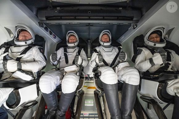 18 de março de 2025: Suni Williams e tripulação retornam à Terra após 286 dias 'presos' na ISS