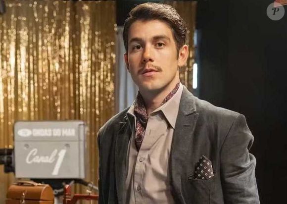 Cassio (Daniel Rangel) se encanta por Beatriz (Duda Santos) em Garota do Momento