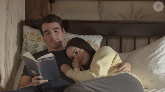 A atriz Sofia Carson é a estrela do filme 'Meu ano em Oxford', atual top 1 da Netflix