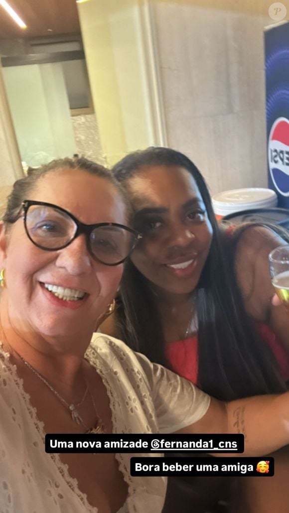 Margareth Serrão e Fernanda Cristina, mães de Virgínia e Vini Jr., posaram juntas para uma foto