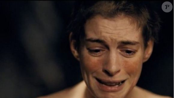 Anne Hathaway já fingiu felicidade ao ganhar o Oscar por 'Os Miseráveis'
