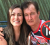 Pai de Andressa Urach posta foto com a filha com legenda sugestiva e choca internautas: 'Daquele jeito...'