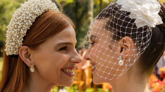 Casamento duplo de 'Três Graças' não foi fácil; figurinista da Globo expõe maior dificuldade sobre os vestidos de noiva de Lorena, Juquinha e Viviane