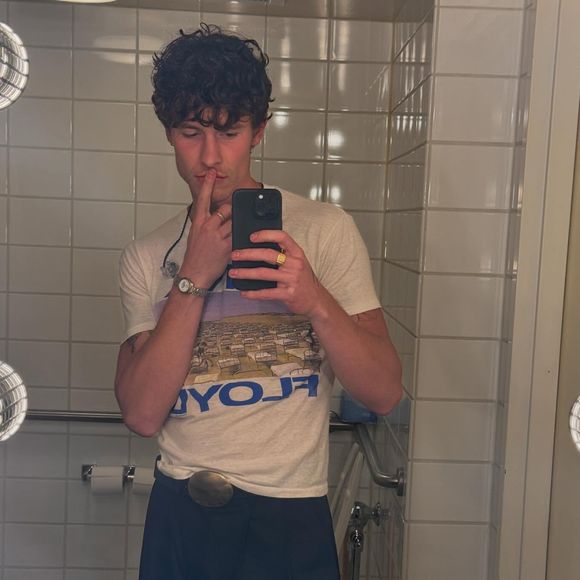 Shawn Mendes: "Eu como muitos carboidratos. E malho bastante, cara. Vou à academia todas as manhãs e sou obcecado por fitness e por me manter ativo"