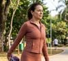 O tom terroso inspirado na casca da batata doce transformou o novo modelo da Asics em um dos queridinhos entre mulheres que amam produções neutras e monocromáticas