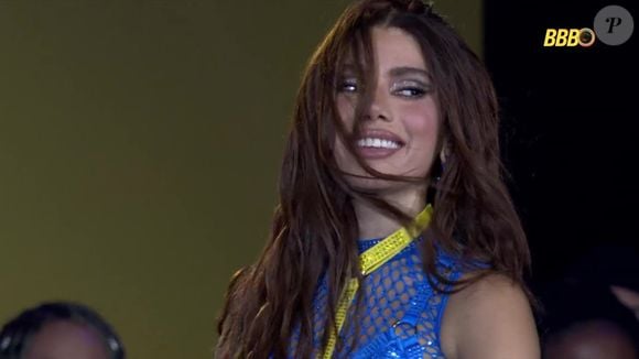 Anitta mostrou espontaneidade ao reagir ao primeiro beijo do BBB 26, que aconteceu durante seu show na casa