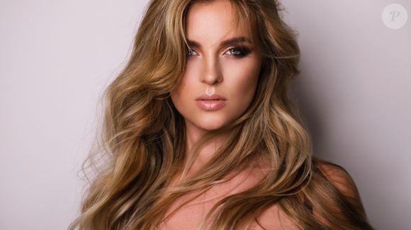 Para o especialista Kenzo Yonekura, a técnica de Balayage proporciona uma mudança de visual gradativa no cabelo, deixando que a mulher que tinha cabelo escuro, se acostume com os fios loiros.