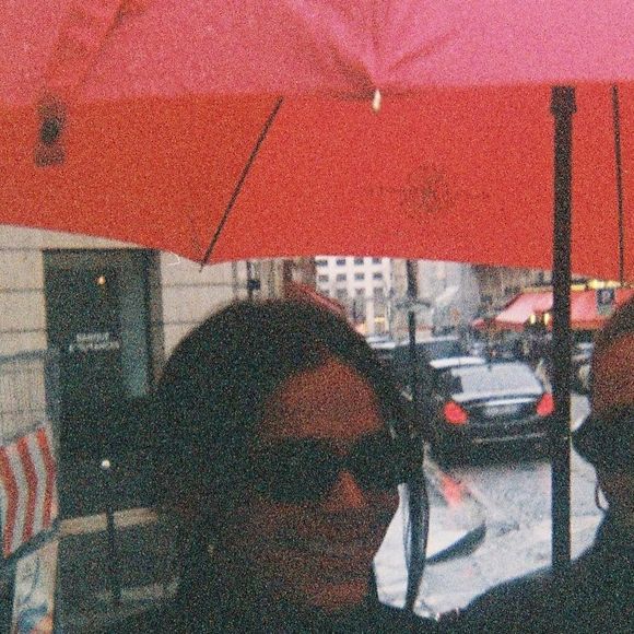 Fotos de Bruna Marquezine e Sasha foram desde o cotidiano até as diversas viagens feitas pelas amigas