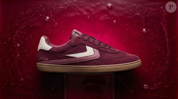 A combinação entre o tom vinho Deep Burgundy, detalhes em creme e rosa antigo e a silhueta slim faz do novo tênis da Bershka uma opção versátil para quem deseja atualizar o guarda roupa sem abrir mão do conforto
