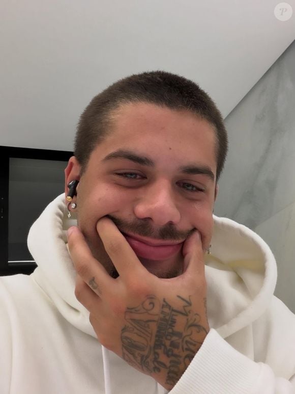 Zé Felipe jpa reveou que por causa da ansiedade, ficou viciado em remédios para dormir, até perceber que estava exagerando