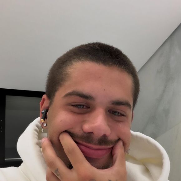 Zé Felipe jpa reveou que por causa da ansiedade, ficou viciado em remédios para dormir, até perceber que estava exagerando