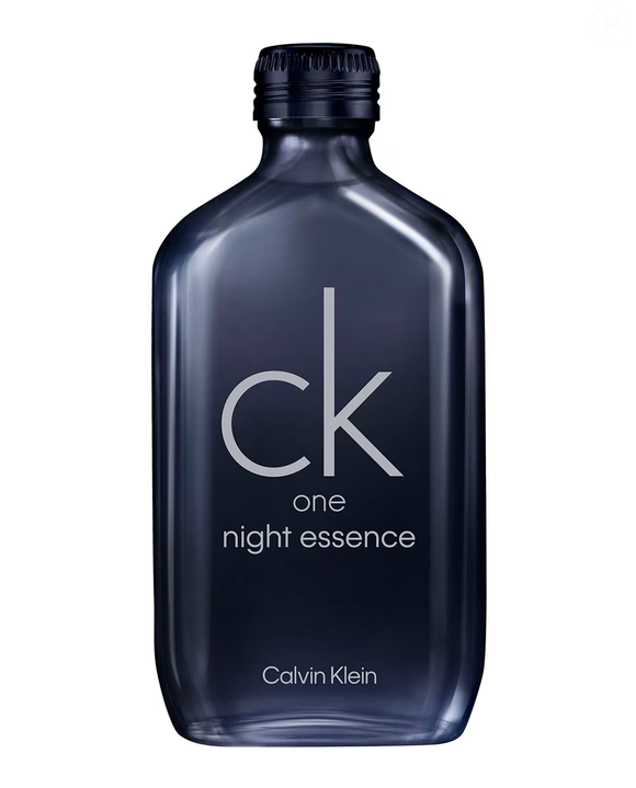 O CK One Night Essence chegou em 2026 como o mais novo integrante da linha, trazendo uma interpretação mais intensa e sofisticada do clássico lançado nos anos 90
