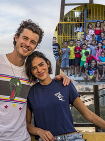 Todo coruja! Bruna Marquezine e Shawn Mendes surgem apaixonados em novas fotos em projeto social; atriz explica escolha em aniversário: 'Atenção para causas importantes'