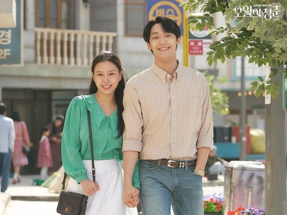 'A Juventude de Maio': Myung-hee e Hee-tae vivem um romance em meio ao Levante de Gwangju, tentando escapar do caos político. O amor dos dois é interrompido quando a violência do período atinge o casal