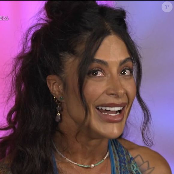 'É Aline Campos': logo nos primeiros minutos de 'BBB 26,' a atriz faz questão de corrigir os colegas de confinamento e reforça a mudança de nome que já vinha gerando curiosidade desde 2021