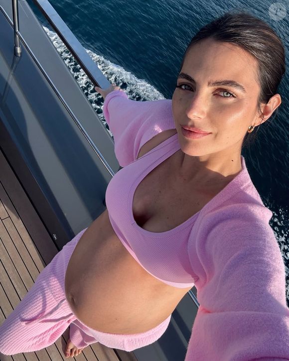 Em suas redes sociais, Kelly Piquet publica conteúdos de maquiagem, estilo de vida e dicas de beleza