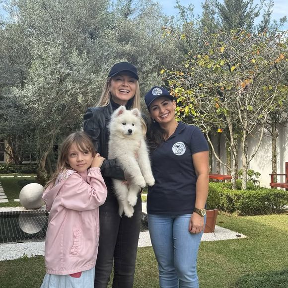 No post, Eliana revelou que acompanha o filhote desde seu nascimento e, agora, finalmente foi hora de levá-lo para casa