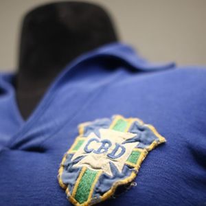 Camisa azul da Seleção Brasileira usada na decisão contra a Suécia