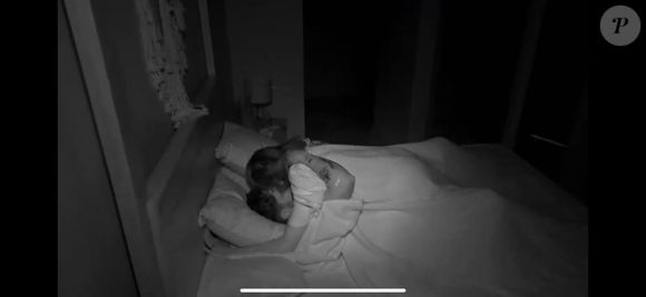 Noite quente! O casal envolvido na traição nem imagina a confusão do outro lado.