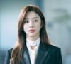 'She Would Never Know' conta a história de Yoon Song-ah, uma mulher que trabalha em uma grande empresa de cosméticos e sonha a criar sua marca