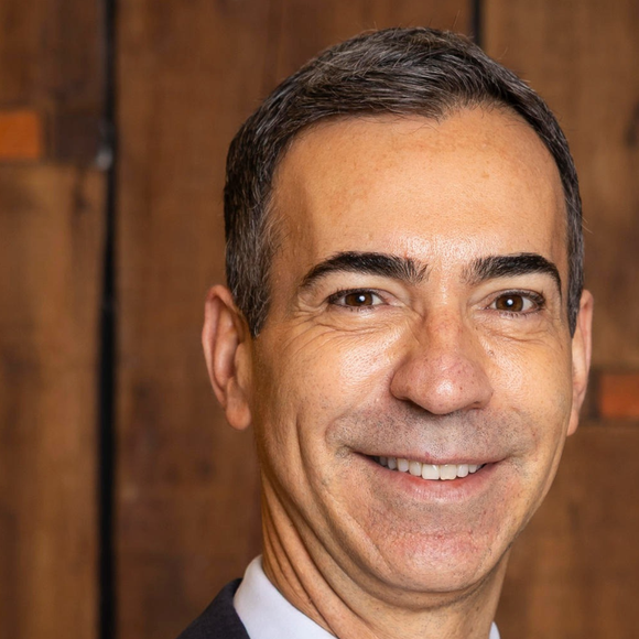 César Tralli foi promovido e passará a comandar o 'Jornal Nacional' a partir de novembro