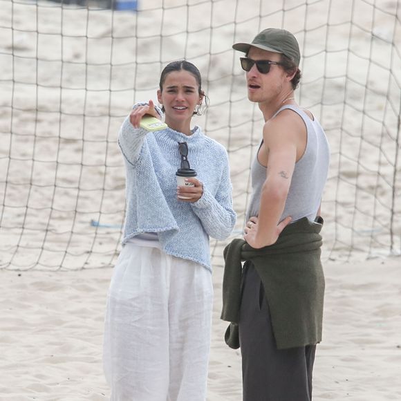 Bruna Marquezine e Shawn Mendes conversaram e namoraram muito durante dia nublado no Rio