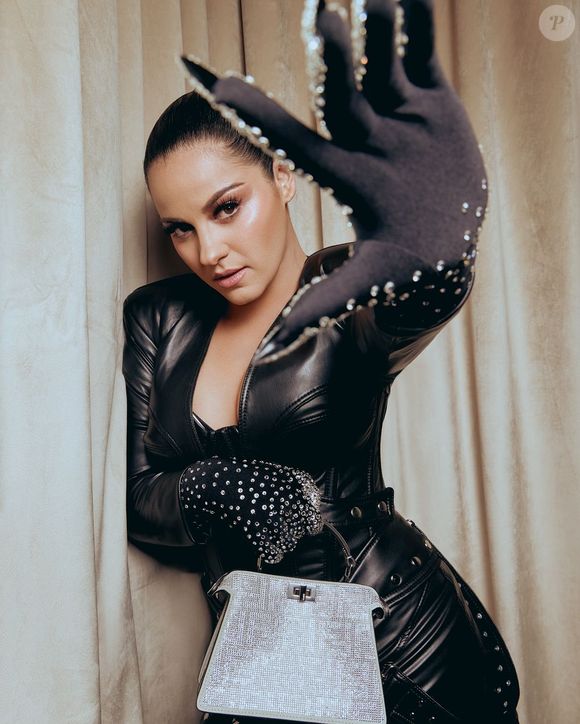 Maite Perroni encerrou a mensagem reafirmando sua felicidade e fazendo um alerta para que outras pessoas não se deixem abalar por comentários maldosos.