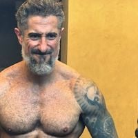 Dieta com 3 alimentos e treino espartano: aos 46 anos, Marcos Mion segue rotina polêmica para manter o corpo. 'Odeio dormir. Acho uma perda de tempo muito grande'