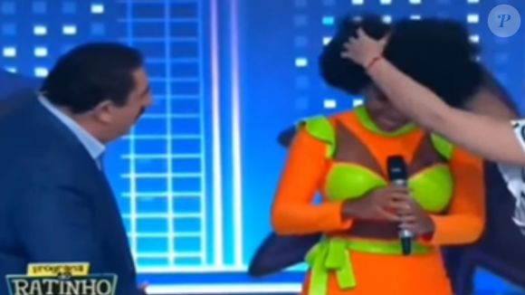 Ratinho chegou a dizer que viu ‘um piolhinho’ no cabelo da bailarina
