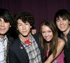 Miley Cyrus namorou Nick Jonas de 2006 a 2007, tendo um breve 'revival' com o Jonas Brother em 2009