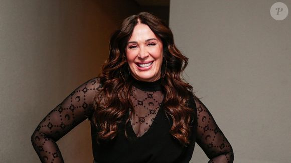 Claudia Raia, aos 58 anos, fez do cabelo longo e castanho um dos elementos mais importantes de sua personalidade