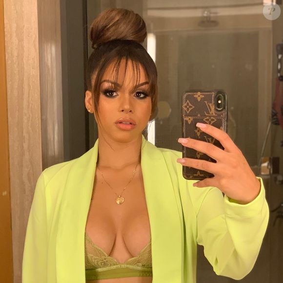 Gabily, de 'A Fazenda 17', apostava em penteados estilosos para mudar o visual