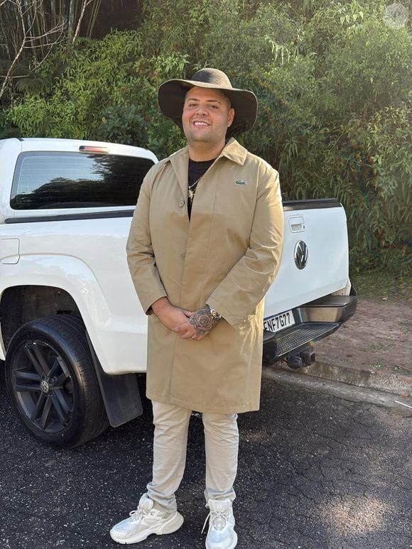 De acordo com a Polícia Civil do Rio de Janeiro, Maumau foi preso em flagrante por posse de arma de fogo de uso restrito; ele estava com uma arma calibre .38 com numeração raspada.