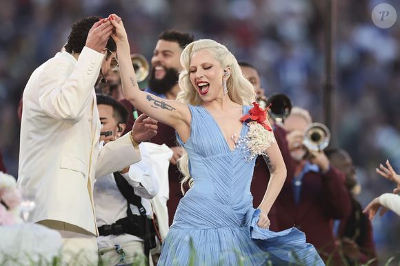 'Comilona aventureira': chef de Lady Gaga detalha hábitos da cantora, segundo entrevista ao 'The New Potato'; a cantora fez uma participação no Super Bowl 2026